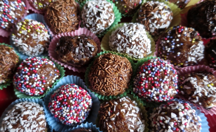 Cooking with Kids – Choccy Coconut Balls